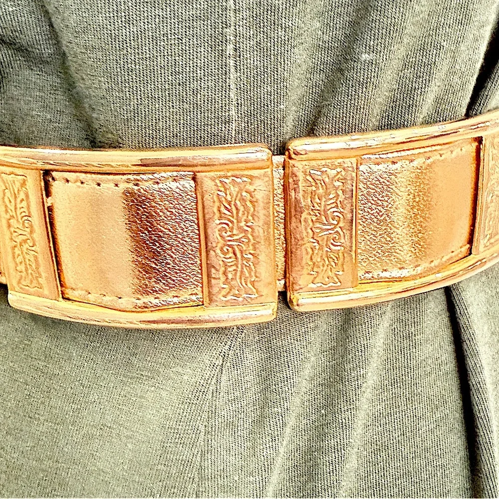 Vintage 1980s Gold Retro Back Clasp Disco Hippie Belt Size Small/Medium 32”L